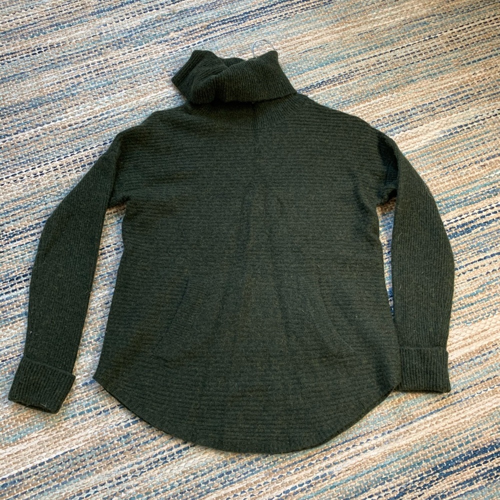 FOREST GREEN SWEATER